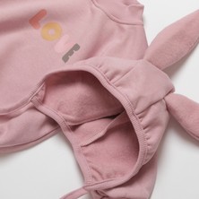 Yaya Kids Pembe Love Baskılı 3 Iplik Alttan Çıtçıtlı Kulaklı Şapka ve Romper Set