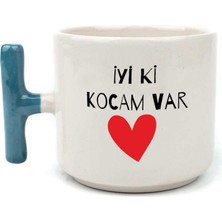 Mor Mürekkep Iyi Ki Kocam Var Baskılı Mavi Kulplu T Sevgililer Günü Kupası