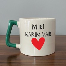 Mor Mürekkep Iyi Ki Karım Var Baskılı Yeşil Kulplu D Sevgililer Günü Kupası