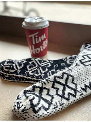 Kışlık Yün Çorap / Örgü Dokuma / Çok Renkli / Desenli / 4 Adet