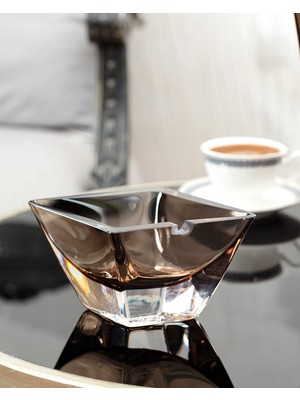 Madame Coco Le Mans El Yapımı Cam Küllük