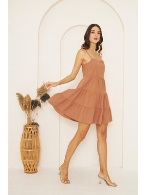 Darlin Moda Camel Askısı Boncuklu Püsküllü Eteği Volanlı Mini Elbise DM1038