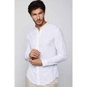 Slim Fit Düz Hakim Yaka Kol Apoletli Ketenli Beyaz Erkek Gömlek