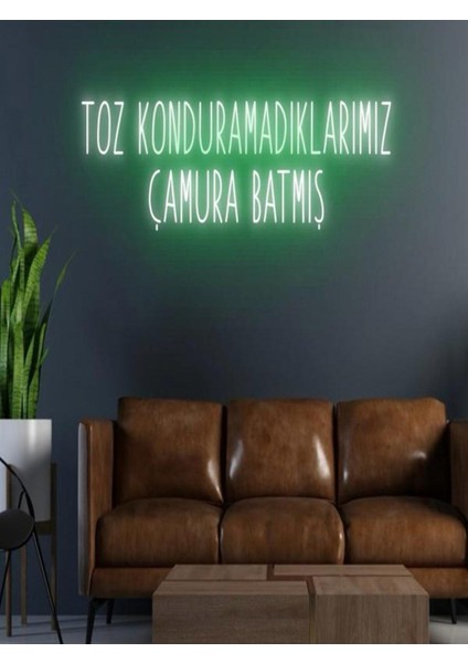 Toz Konduramadıklarımız Çamura Batmış Yazılı Neon Tabela