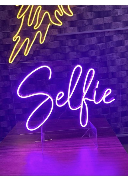 Selfie Yazılı Neon Tabela