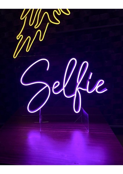 Selfie Yazılı Neon Tabela