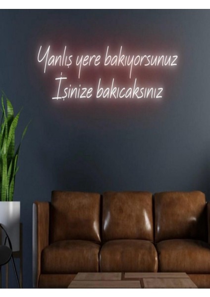 Yanlış Yere Bakıyorsunuz Işinize Bakıcaksınız Yazılı Neon Tabela