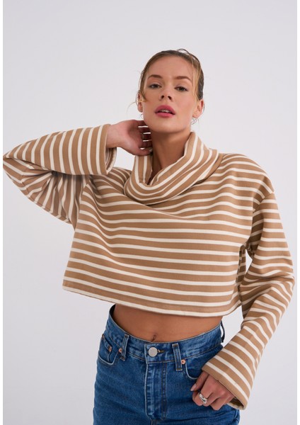 Stripe Lover Kadın Bej Boğazlı Çizgili Crop Sweat