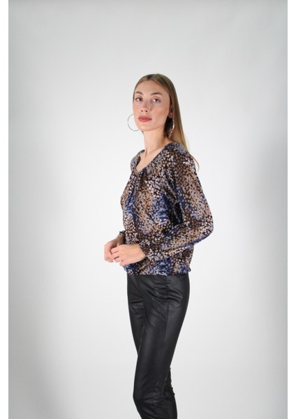 Yakası Büzgülü Puantiye Desenli Uzun Kollu Beli Lastikli Bluz