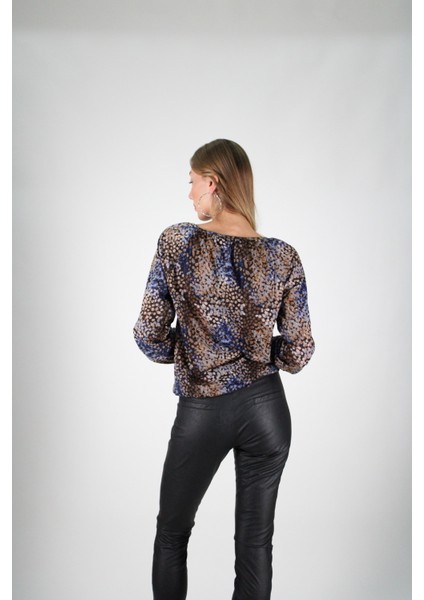 Yakası Büzgülü Puantiye Desenli Uzun Kollu Beli Lastikli Bluz fırsatları