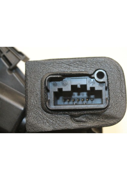 Volkswagen Golf 4 2009 - 2012 Sol Arka Kapı Kilit Motoru