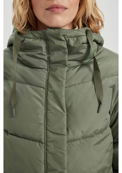 Fit Su İtici Kapüşonlu Fermuarlı Cepli Çıtçıtlı Hafif Uzun Şişme Mont Parka A1560AX23WN
