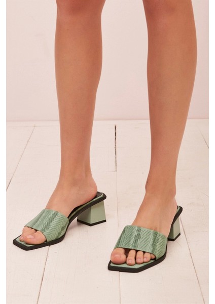 Yılan Desenli Fashion Deri Terlik Yeşil