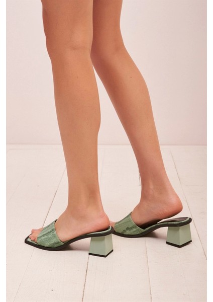 Yılan Desenli Fashion Deri Terlik Yeşil modelleri