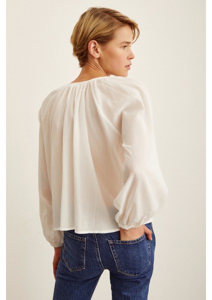 Brodeli V Yaka Bluz Beyaz fırsatları