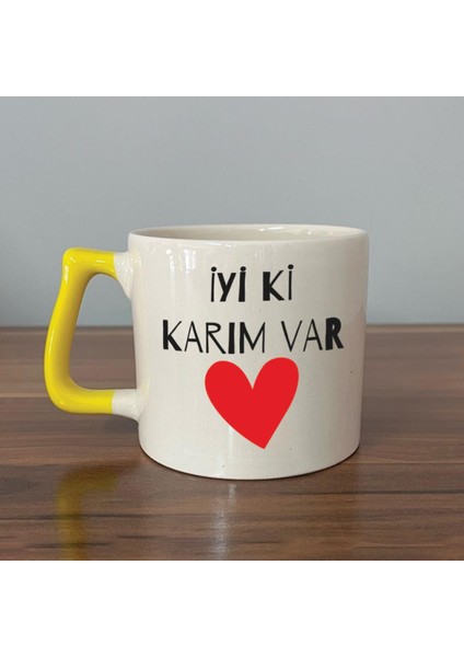 Iyi Ki Karım Var Baskılı Sarı Kulplu D Sevgililer Günü Kupası
