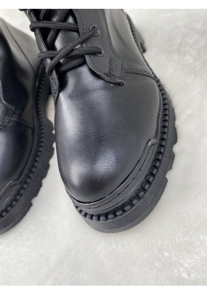 Çiğdem Yanı Lastikli Önü Bağlı Siyah Deri Postal Bot ( Ilker B4 ) - Siyah - 38 - ST00612-SİYAH-38 fiyatları