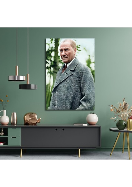 Tekli Dikey Kanvas Ofis Tablosu Paltolu Atatürk Portresi