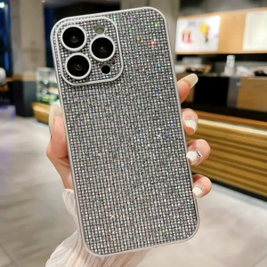 iPhone 15 Pro ile Uyumlu Parlak Taşlı Tasarımlı Kamere Lens Koruma Parlayan Harika Arka Taşlı Yüzey