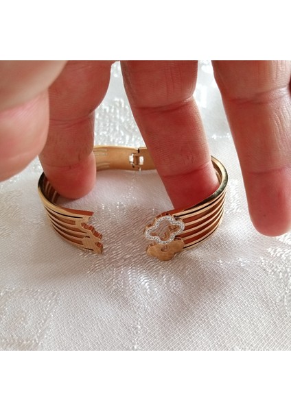 Çelik Gold Renk Yeşil Kristal Taşlı Kadın Kelepçe