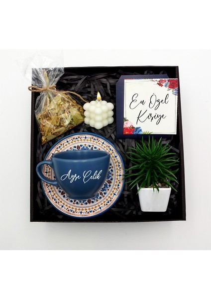 Kişiye Özel Mavi Fincan & Yapay Mini Saksı & Ihlamur & Bubble Mum Hediye Seti