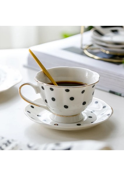 Bir Stil 1 Adet Çiçek Şekilli Kahve Fincanı Tabağı Seti Avrupa Tarzı Seramik Ikindi Çayı Seti Ince Kemik Çini Çay Bardağı Altın Çerçeveli Drinkware (Yurt Dışından) indirimleri