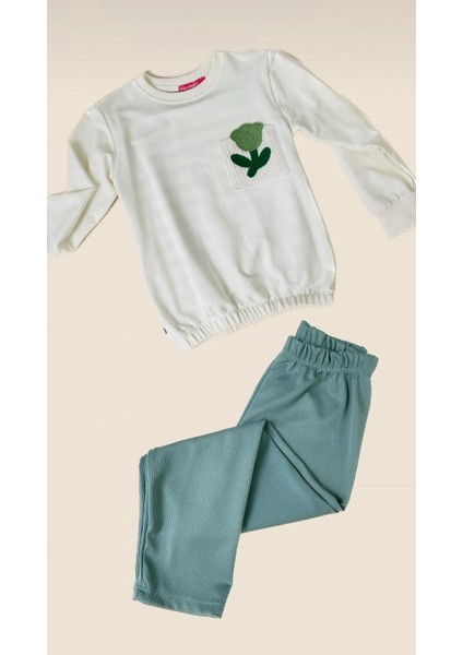 ÖRGÜ NAKIŞLI KIZ ÇOCUK EŞOFMAN TAKIMI 3-8 YAŞ ( 1 BEDEN BÜYÜK ALMANIZI TAVSİYE EDERİZ)