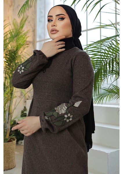 Kolları Işlemeli Tesettür Elbise 755 - Kahve fiyatları