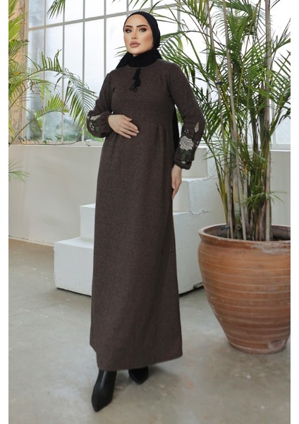 Kolları Işlemeli Tesettür Elbise 755 - Kahve modelleri