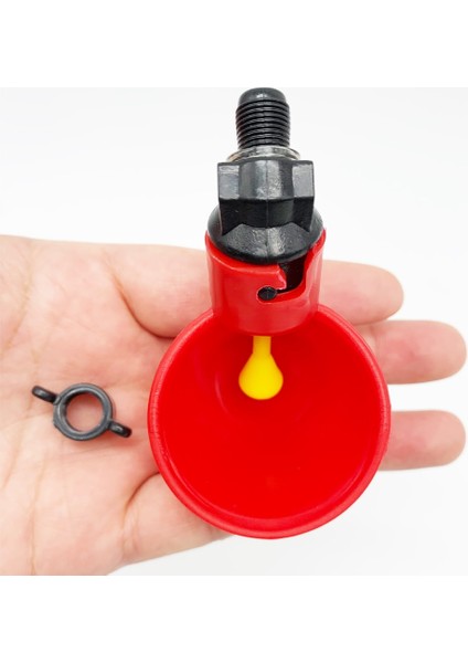 Vidalı Kapak Stili Yok Lastic Kırmızı Mavi Tavuk Otomatik Bardak Tiryakisi Bıldırcın Suluk Nipel Çiftlik Kanatlı Besleyici Içme Suyu Sistemi ile Kase (Yurt Dışından) fırsatları