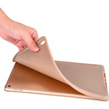 Apple iPad Air 3.nesil 10.5 Inç Yatay ve Dikey Standlı Uyku Modlu Arka Soft Yumuşak Silikon Trifold Tablet Kılıfı (Model A2152,A2123,A2153)