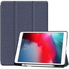 Apple iPad Pro 11 2021 3.nesil M1 Çipli Kılıf Yatay Standlı Kot Desenli Uyku Modlu Kalemlikli Silikon Smart Tablet Kılıfı (Model A2377,A2459/01)