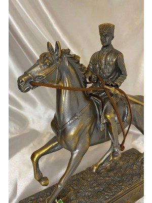 Atatürk At Üzerinde Mustafa Kemal Atatürk Biblosu Yurtta Sulh Cihanda Sulh