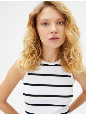 Koton Crop Atlet Bisiklet Yaka Kolsuz Slim Fit Ribanalı