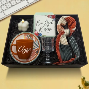 As Company Kişiye Özel Kiremit Fincan & Fular & Kahve Yanı Cam Su Bardağı & Bubble Mum Hediye Seti