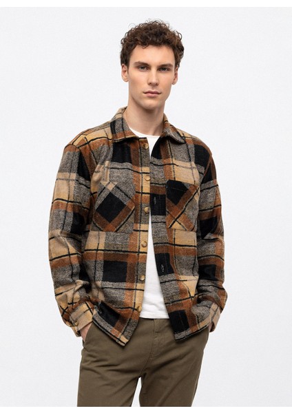 Oversize Klasik Yaka Kareli Kahve Erkek Gömlek B33W22053 fiyatları