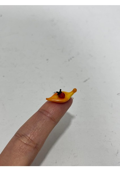 El Yapımı Mini Murano Cam Yaprak Üstü Uğur Böceği Biblo A164-09