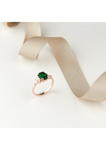 925 Ayar Rose Kaplama Oval Zümrüt Taşlı Gümüş Yüzük