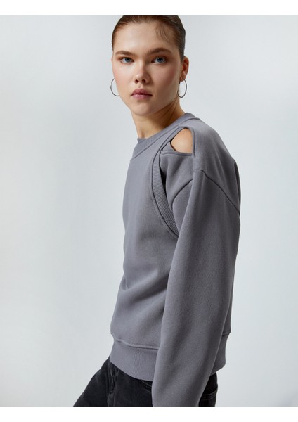 Pencere Detaylı Sweatshirt Uzun Kollu Bisiklet Yaka Rahat Kalıp