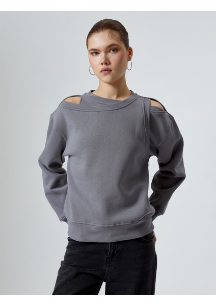 Pencere Detaylı Sweatshirt Uzun Kollu Bisiklet Yaka Rahat Kalıp modelleri