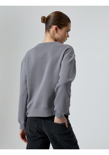Pencere Detaylı Sweatshirt Uzun Kollu Bisiklet Yaka Rahat Kalıp fırsatları