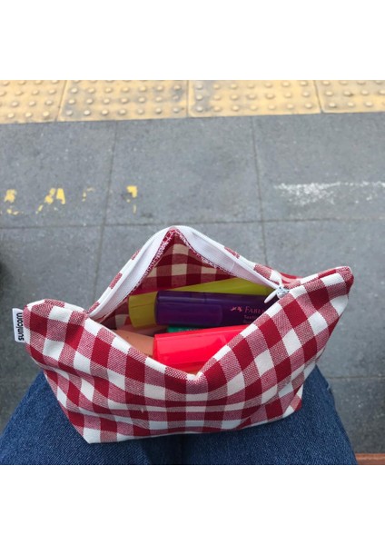 Kırmızı Pötikareli Yıkanabilir Fermuarlı Tek Gözlü Bez Kalemlik Kalem Kutusu Cüzdan Makyaj Çantası fiyatları