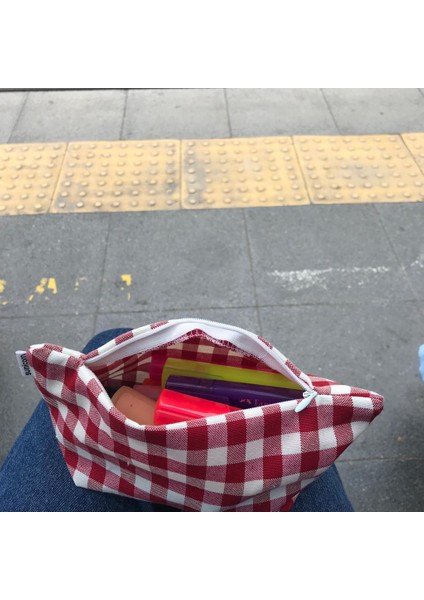 Kırmızı Pötikareli Yıkanabilir Fermuarlı Tek Gözlü Bez Kalemlik Kalem Kutusu Cüzdan Makyaj Çantası modelleri