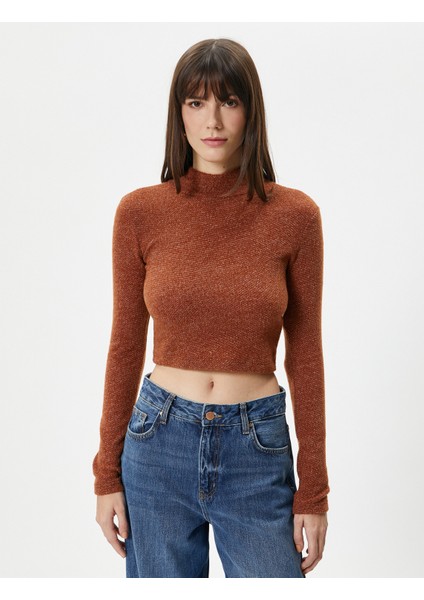 Crop Tişört Uzun Kollu Dik Yaka modelleri