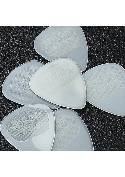 0.94MM 1 Parça Tarzı Dunlop Glow Naylon Gitar Seçtikleri Plectrum Arabulucu Guiar Parçaları Akustik Elektro Gitarra Ukulele Gitar Seçimi Için Aksesuar (Yurt Dışından) fırsatları