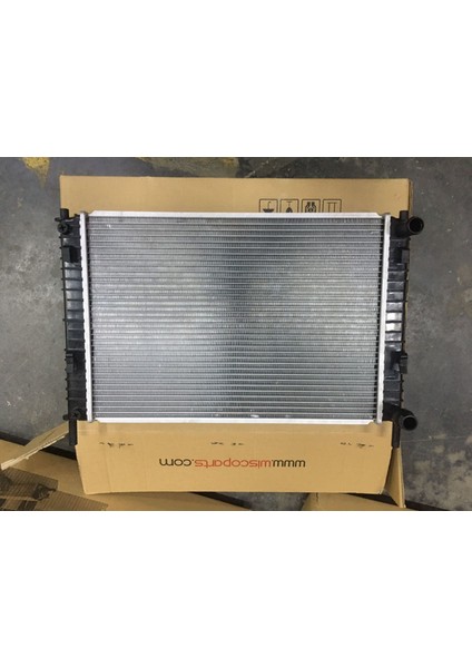 Su Radyatoru Brazıng mt 499X349X22 mm Ford Fıesta 1.4tdcı 02&gt; [2S6H8005AB]