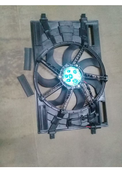 Fan Motoru Davlumbazlı (410 Mm-4 Fıs-7 KANAT-450W) Audı A3 Q2 Seat Ateca [5Q0121203CN] modelleri