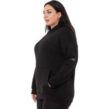 Disentis Modest Büyük Beden Sırtında Yazı Detaylı Kapüşonlu Kanguru Cepli Üç Iplik Siyah Sweatshirt