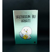 Giftmoda Metal Kapaklı Yaşıyosun Bu Hayatı Tasarımlı Lastikli Defter