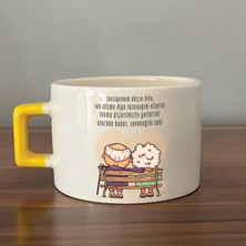 Mor Mürekkep Tansiyonum Düşse Bile Baskılı Sarı Kulplu C Fincan